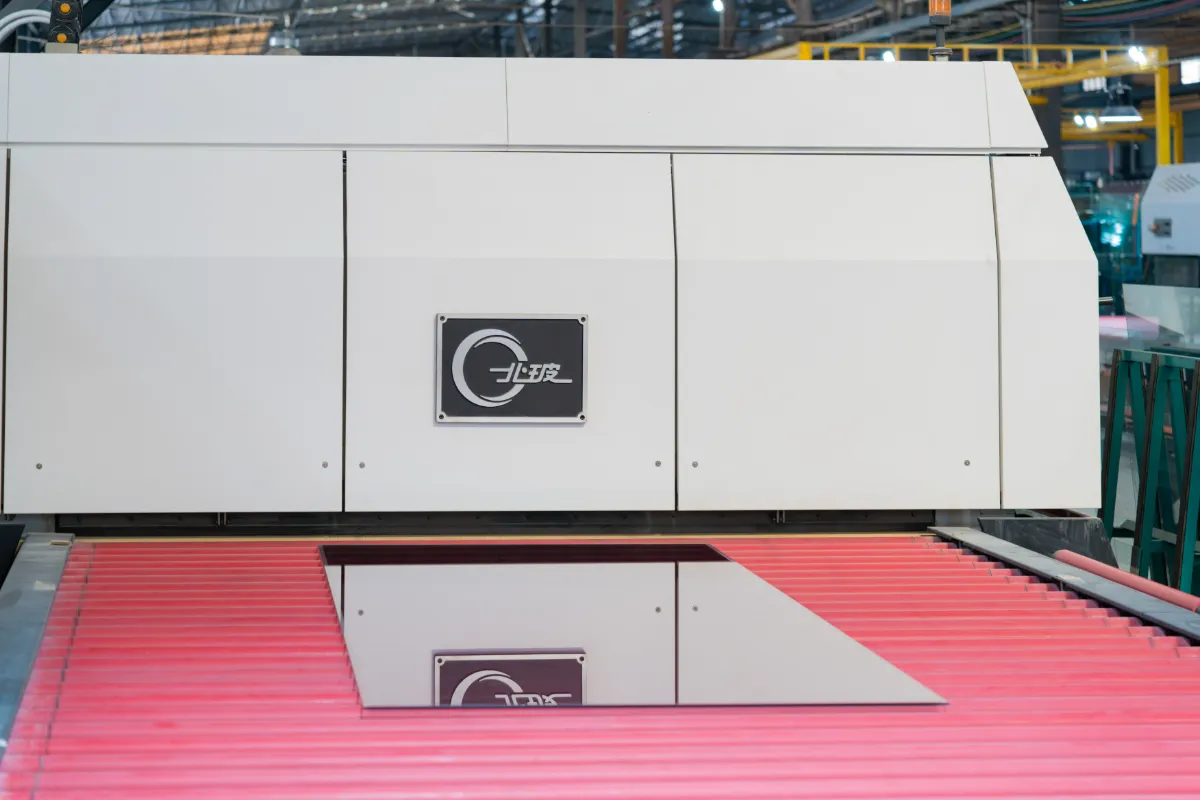 Tempering furnace heating glass